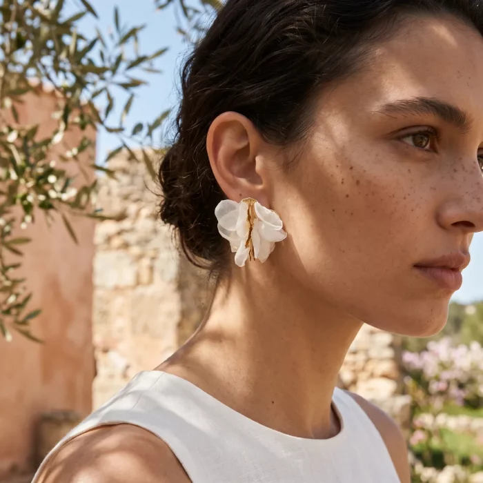 Pendientes para mujer con forma de flor en color blanco Kloreys