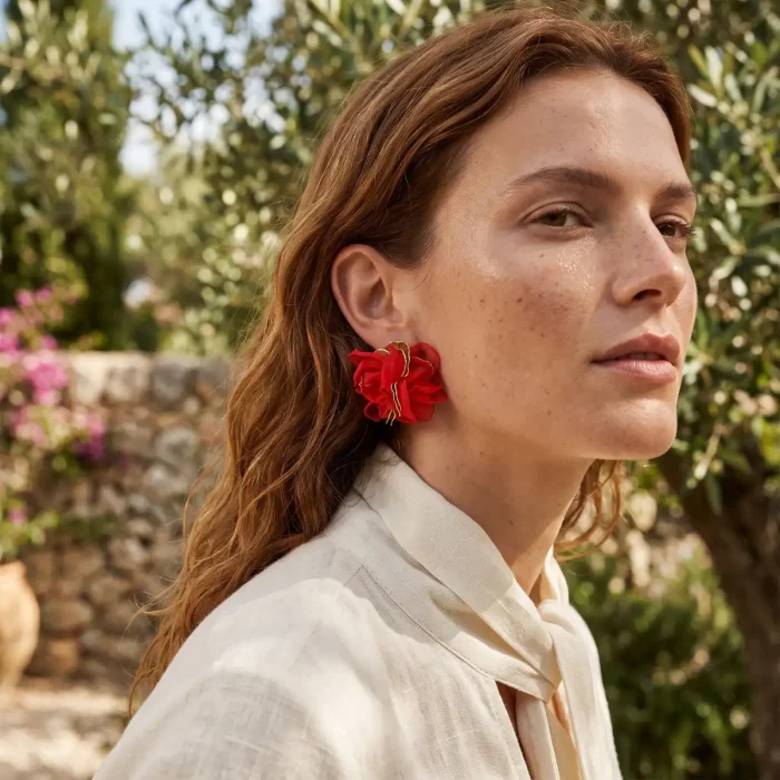 Pendientes de flor roja en seda, ideal para complemento de fiesta Kloreys