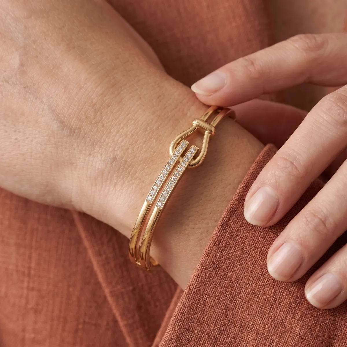 Pulsera Rígida Tipo Hebilla