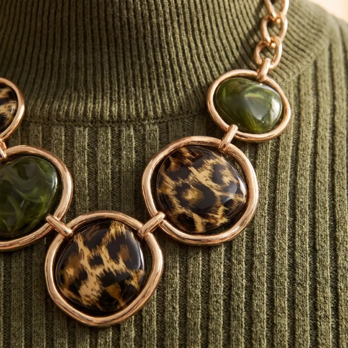 Collar Corto Leopardo Verde